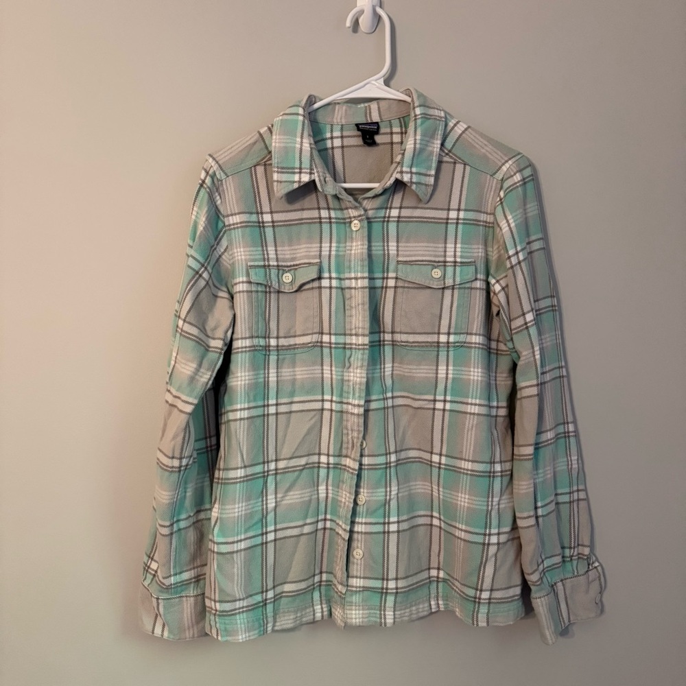Patagonia Mint and Beige‎ Plaid Shirt (A2-19)
